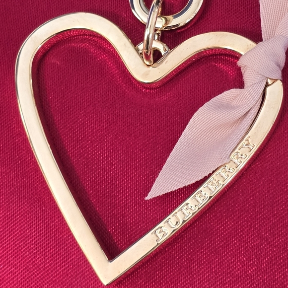 NIB Burberry Heart Bag Charm-GWP - Picture 2 of 5